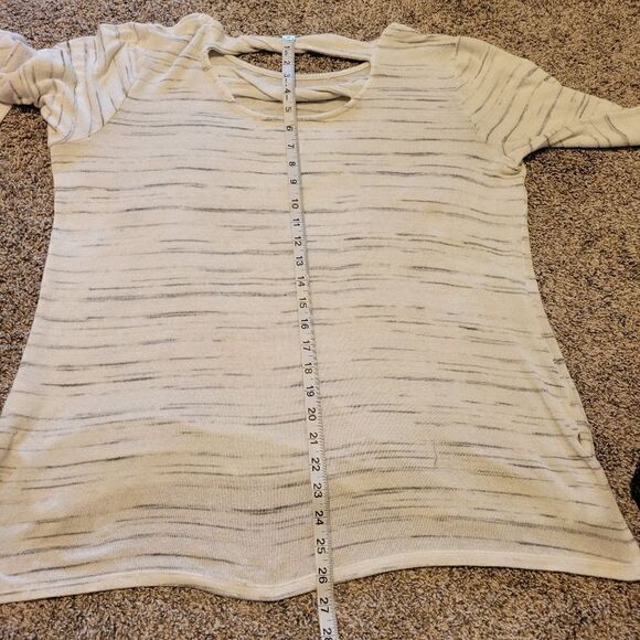 a.n.a. Cream Long Sleeve Scoop Neck Twist Back Top Size L - Picture 10 of 14